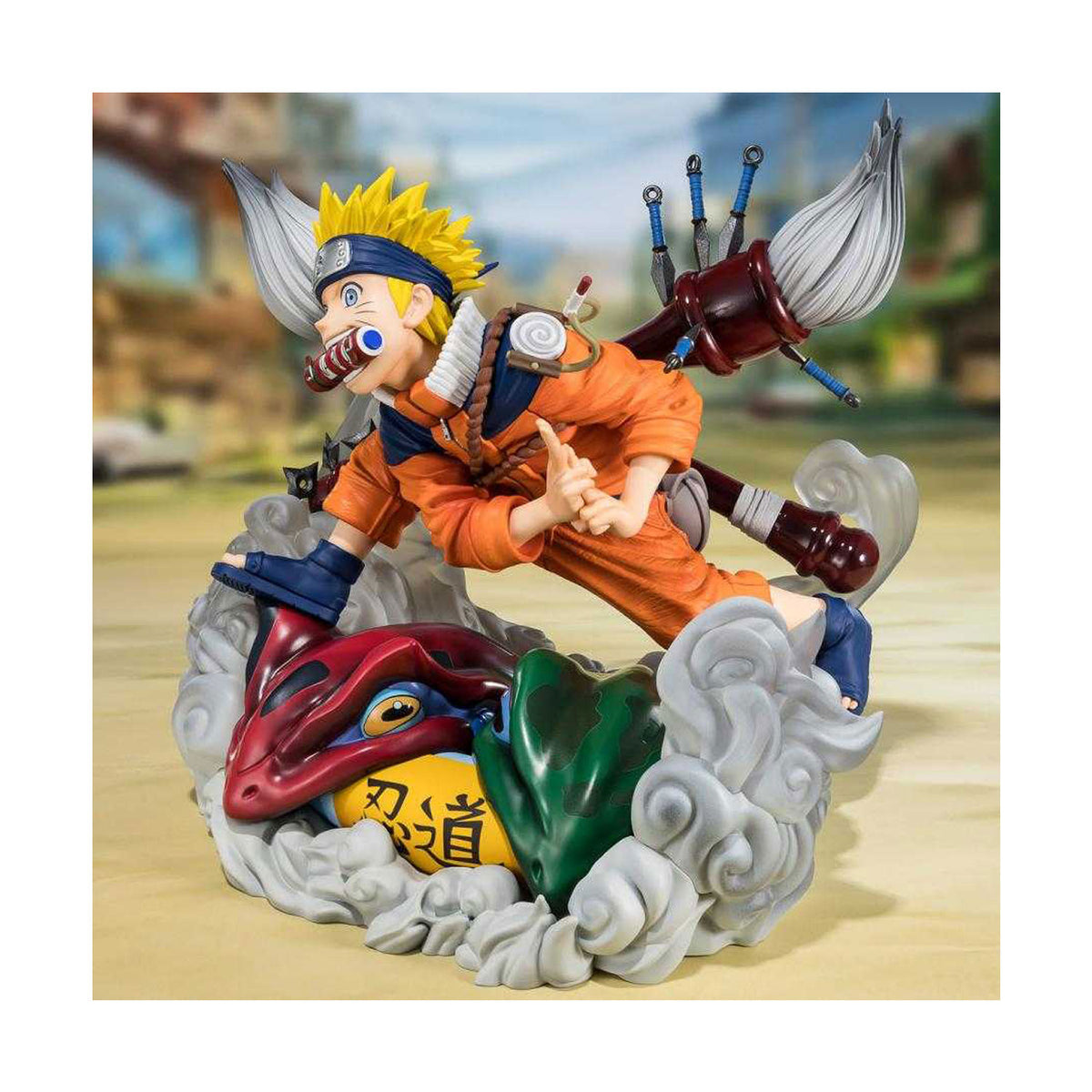 Die Naruto Uzumaki Figur von FiguartsZero aus dem Hause Bandai, mit Pinseln auf dem Rücken.