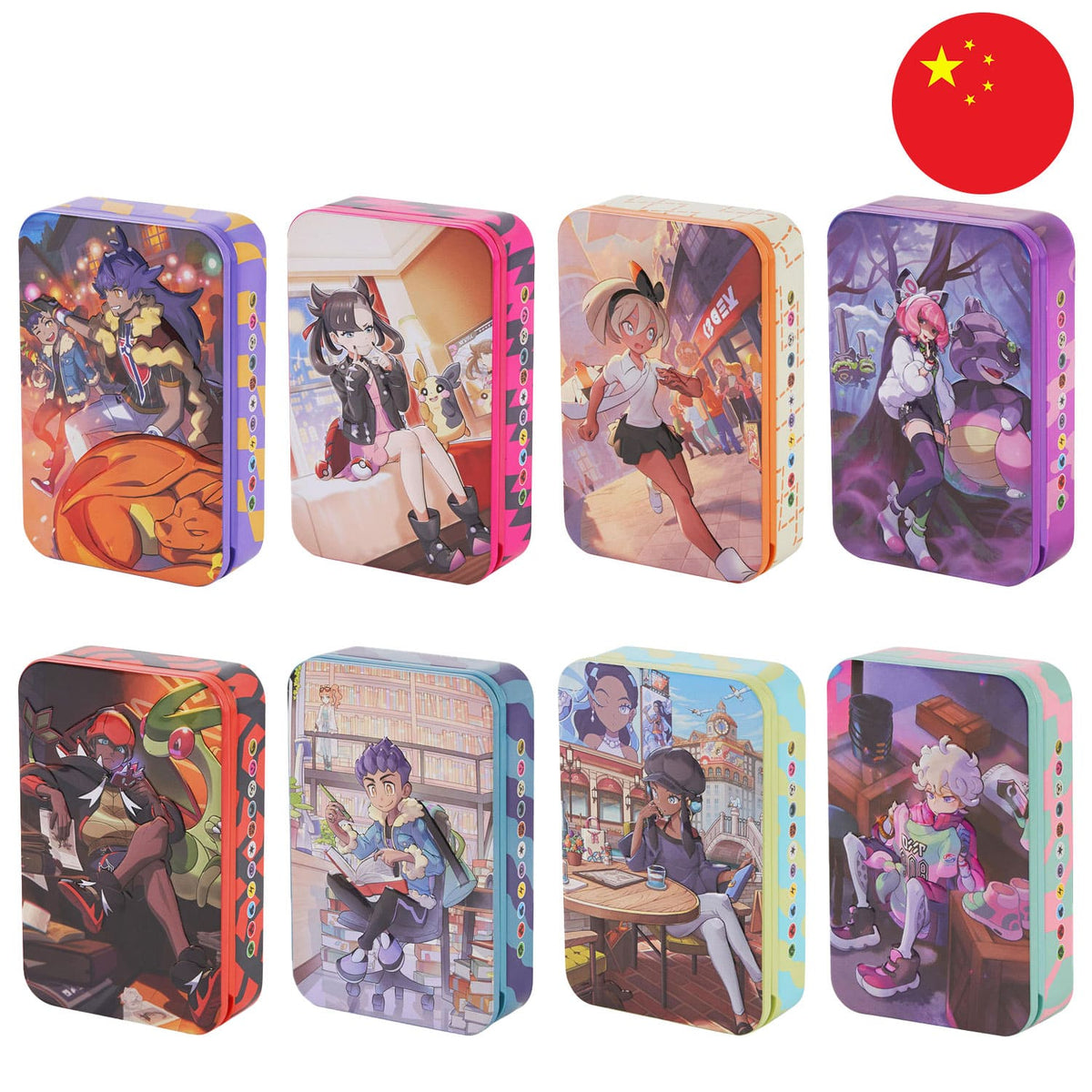Alle 8 Trainer Tins aufgereiht, erste Reihe 4x Stück & zweite Reihe 4x Stück, mit der Flagge Chinas in der Ecke.