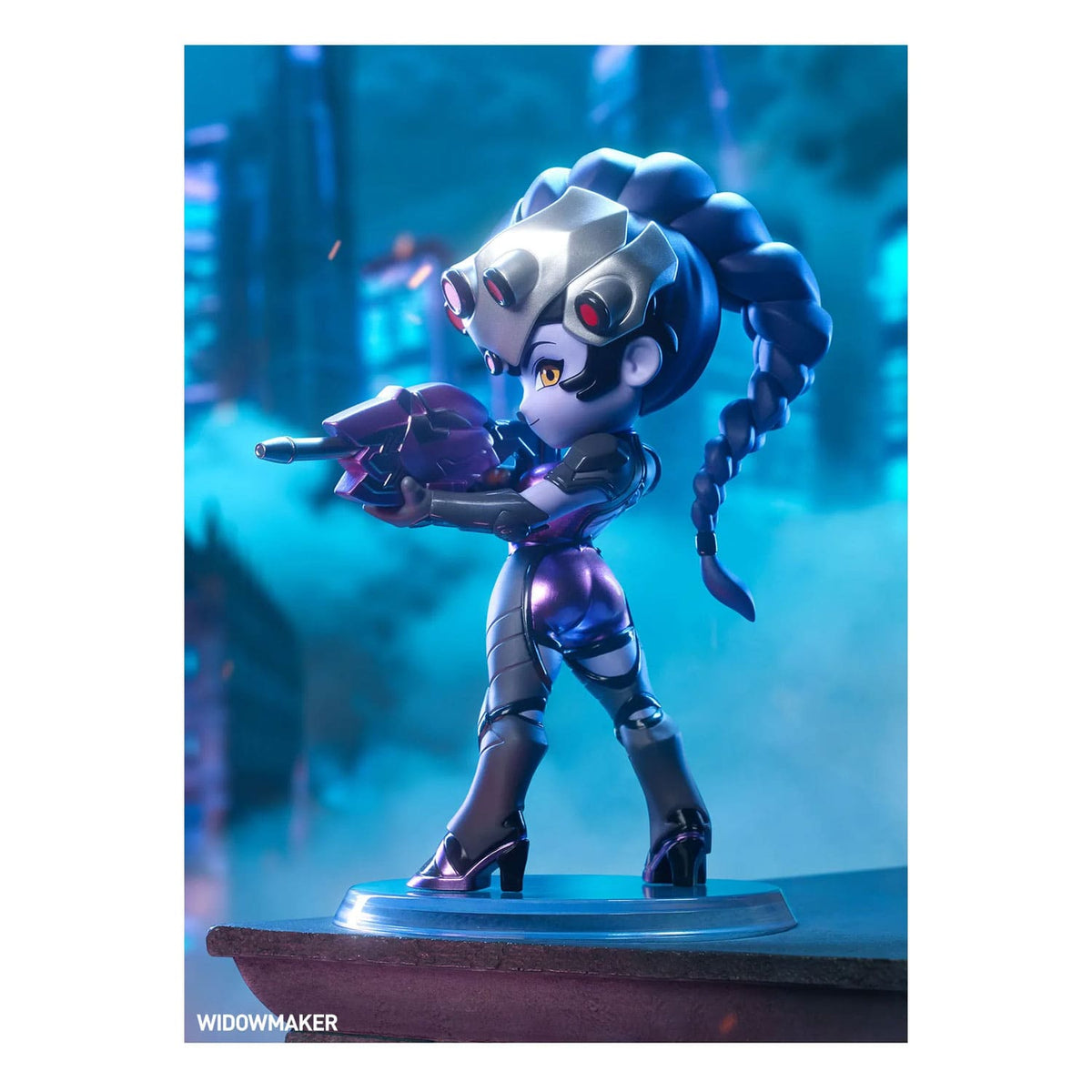 Die Blind Box POP MART Overwatch-Play-of-the-Game-Series Figurenbox mit der Figur Widowmaker mit Pose und Karte.