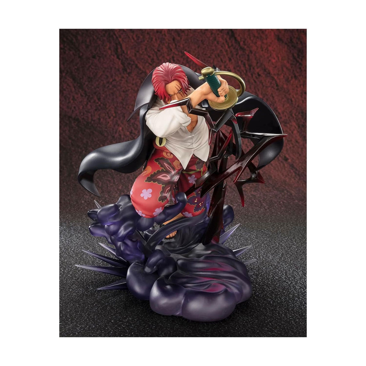 Einer der vier Kaiser der Meere, der rote Shanks kommt als 20cm hohe Figur von Bandai Spirits.