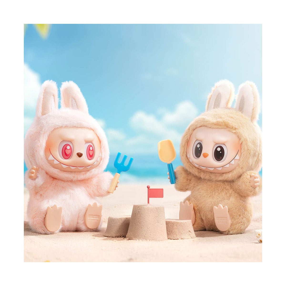 POP MART: Have a Seat Monsters Vinyl Face Labubu mit DADA und BABA.
